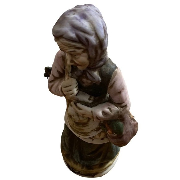 Bisque  painted figurine old lady carrying vegetables 9" Great Condition - Picture 3 of 7